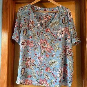 Lightly worn short sleeve floral LOFT blouse, Medium